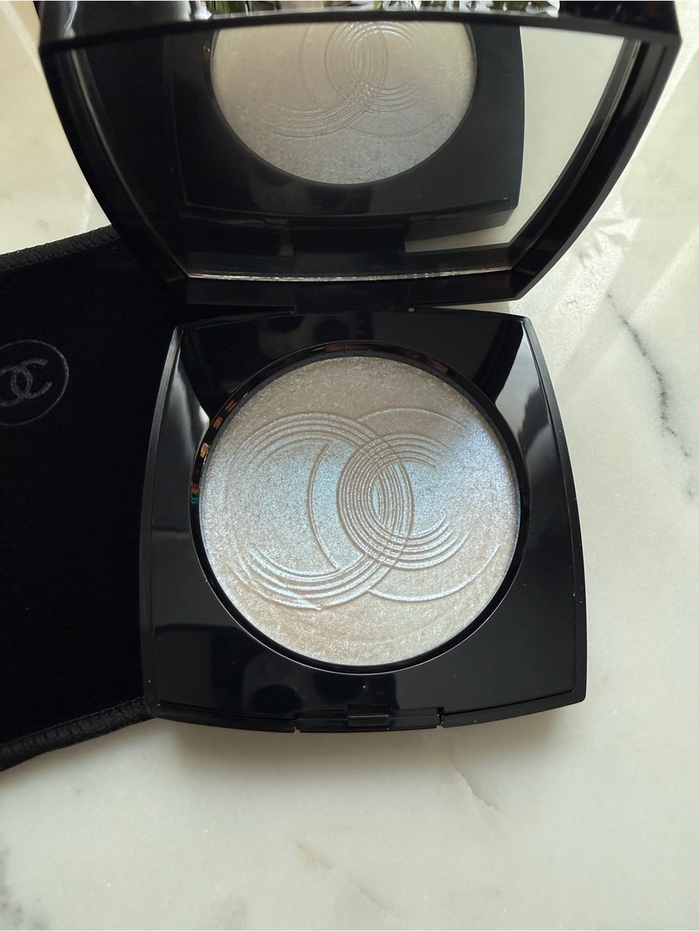 Chanel Illuminating Highlighter - Iridescent Silver Limited Edition New in Box